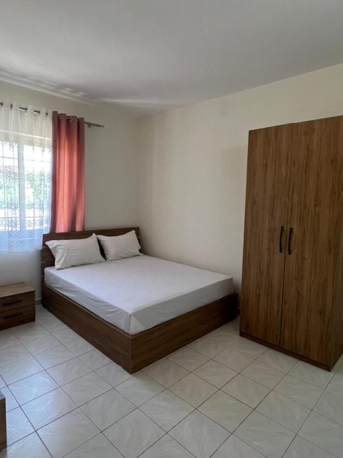 Guest House Sala Durres Exterior photo