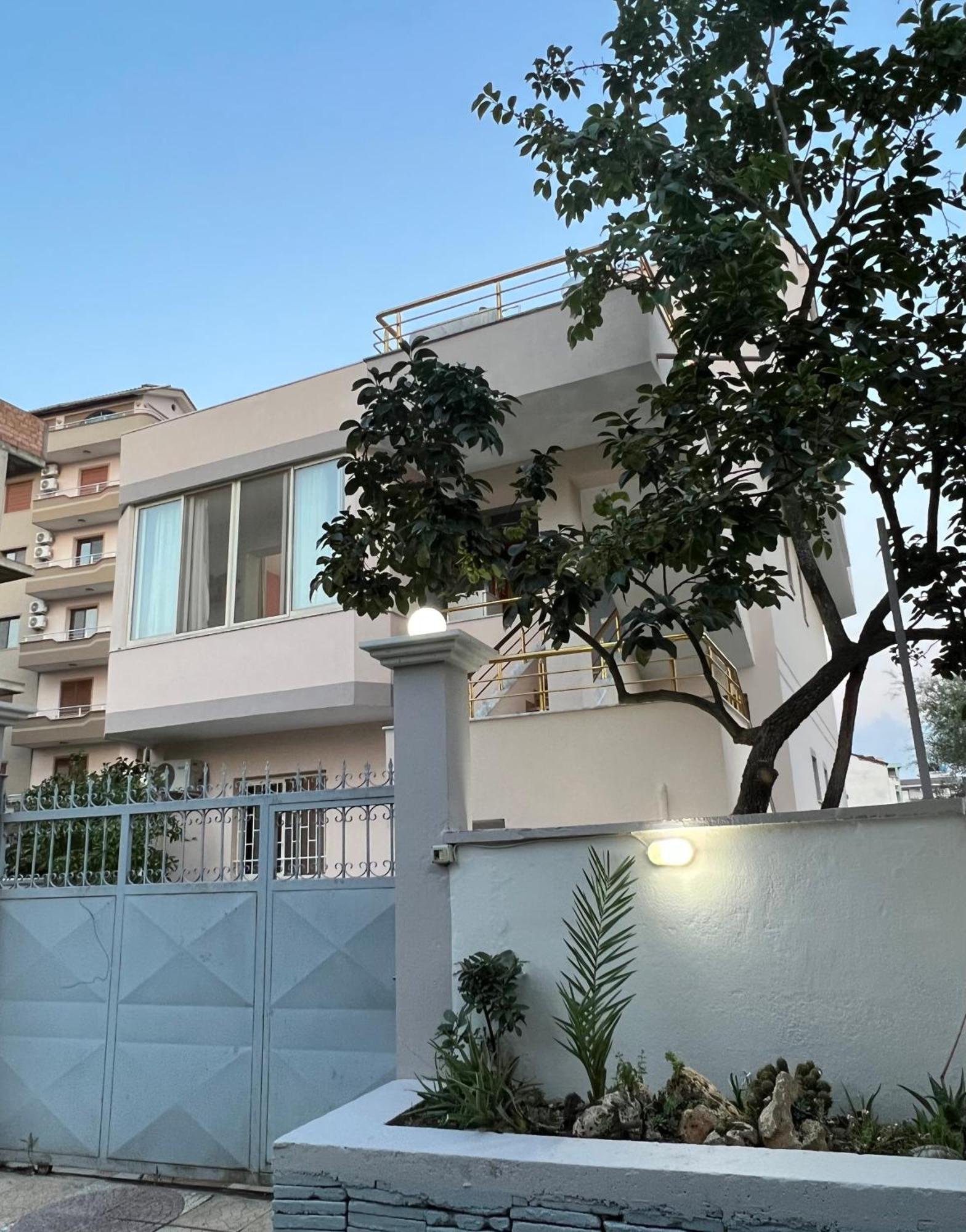 Guest House Sala Durres Exterior photo